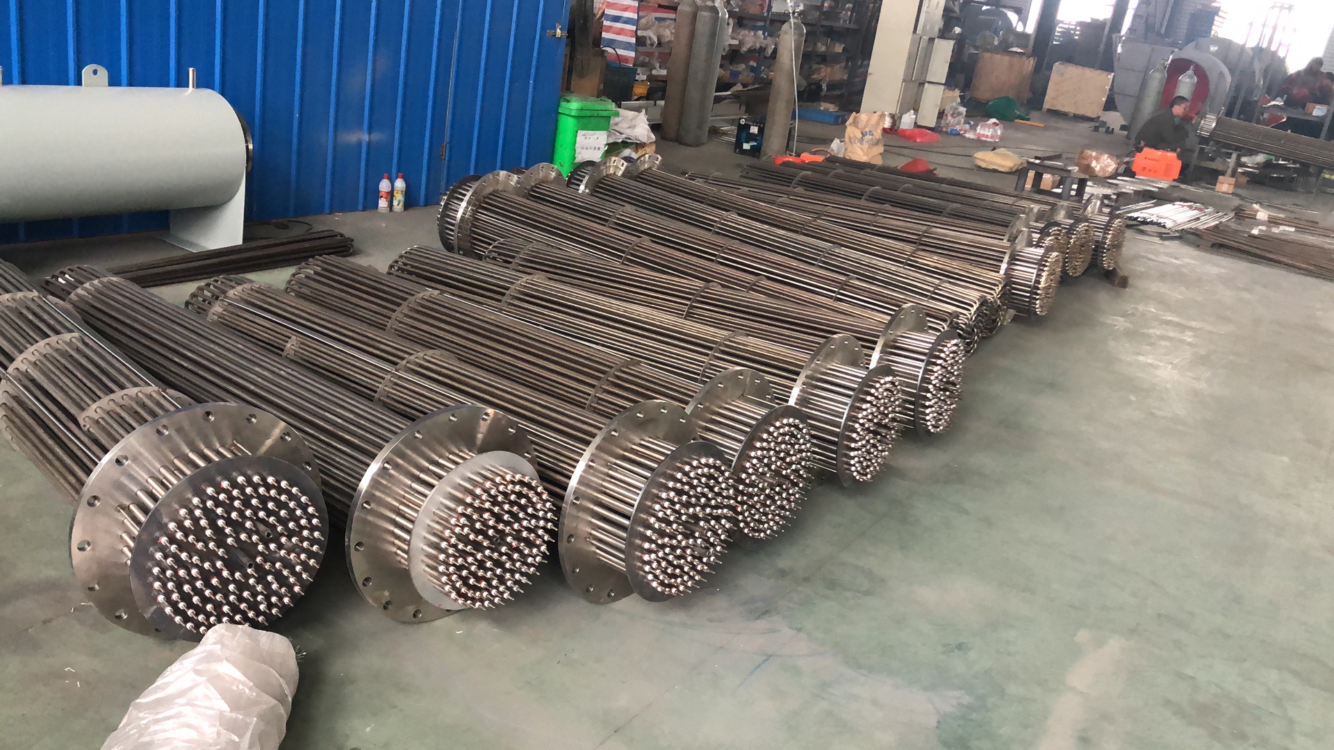 Flange heating pipe